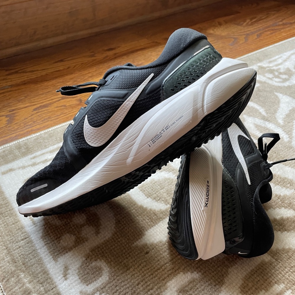 Nike Nike Women’s Air Zoom Vomero 16 Black and White Running Shoes